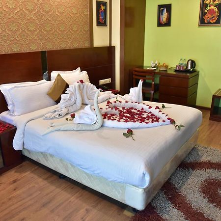 Hotel Ambassador Chocolate Inn Kalyani Buitenkant foto