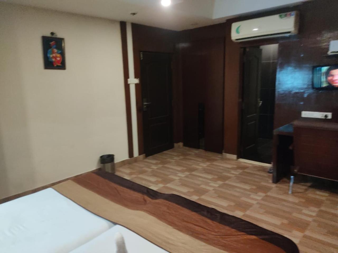 Hotel Ambassador Chocolate Inn Kalyani Buitenkant foto