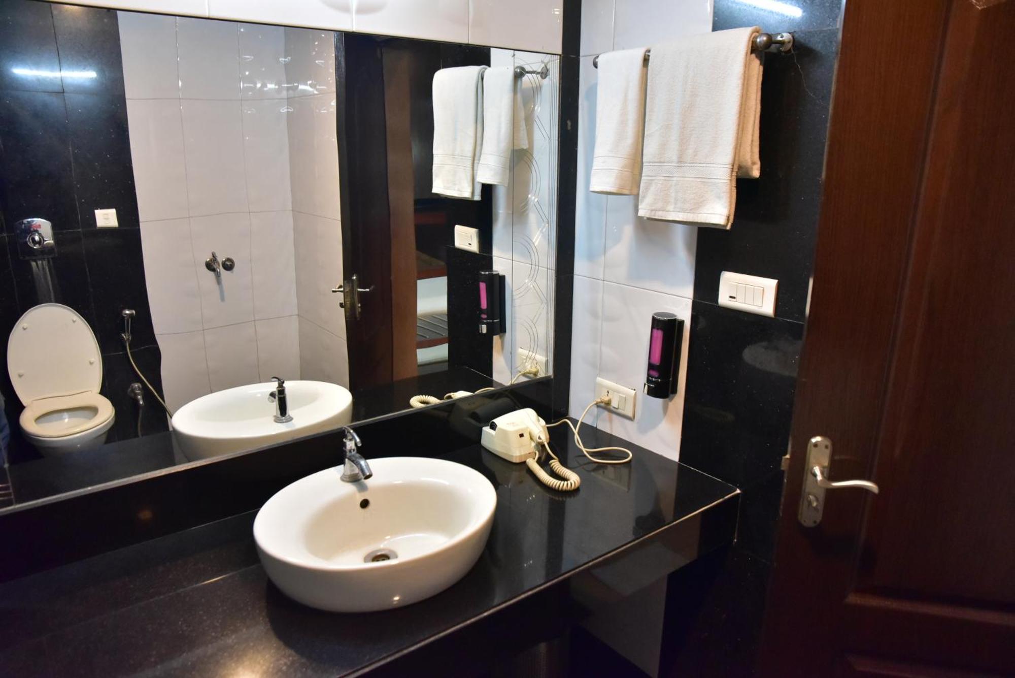 Hotel Ambassador Chocolate Inn Kalyani Buitenkant foto